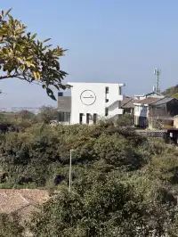 白天濟州島,晚上聖托里尼的神仙小鎮