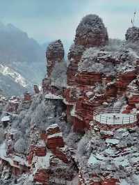 沒錯,下雪後的太行山加上白色穿搭就跟武俠片是一樣的感覺