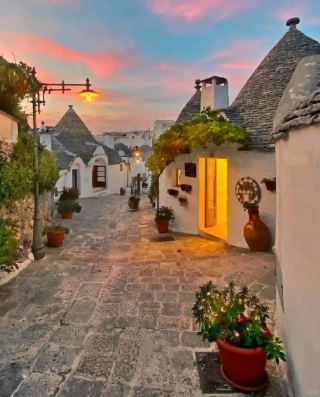 เรื่องราวในเทพนิยายที่ตรอกเห็ด เมืองมหัศจรรย์ทางตอนใต้ของอิตาลี ได้กลายเป็นความจริงแล้ว