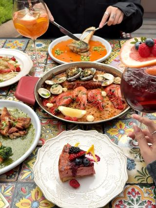 A stunning Spanish restaurant in Sanlitun! A perfect choice for a romantic spring terrace date.