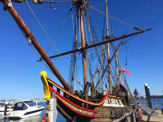Fremantle Fishing Boat Harbour | An active fishing port where you can feel the sea breeze and enjoy fresh-caught seafood