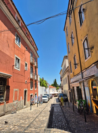 Exploring the Historic Castelo District in Lisbon
