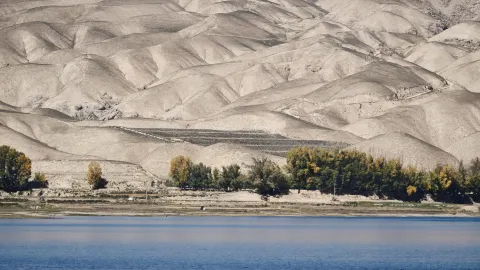 武威の天梯山石窟のそばに隠された絶景の秘境、黄羊水庫が息をのむほど美しい — traveler post in 武威