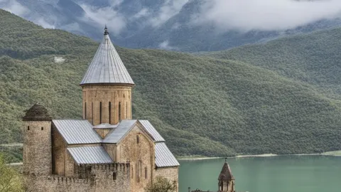 Một chuyến du lịch mùa thu 13 ngày không lo lắng đến vùng Caucasus. — traveler post in Ananuri