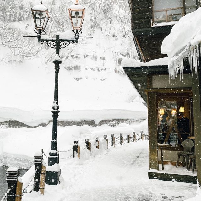 หมู่บ้านน้ำพุร้อนโบราณสุดคลาสสิกของญี่ปุ่น ❄️🇯🇵