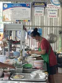 ก๋วยเตี๋ยวต้มยำริมเขื่อน