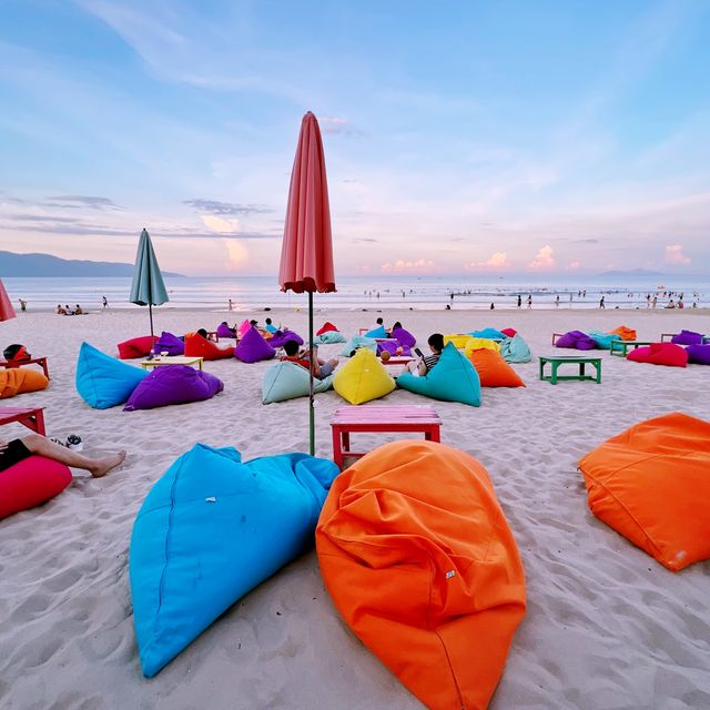 A pop of color on the beach 🌈✨ 
