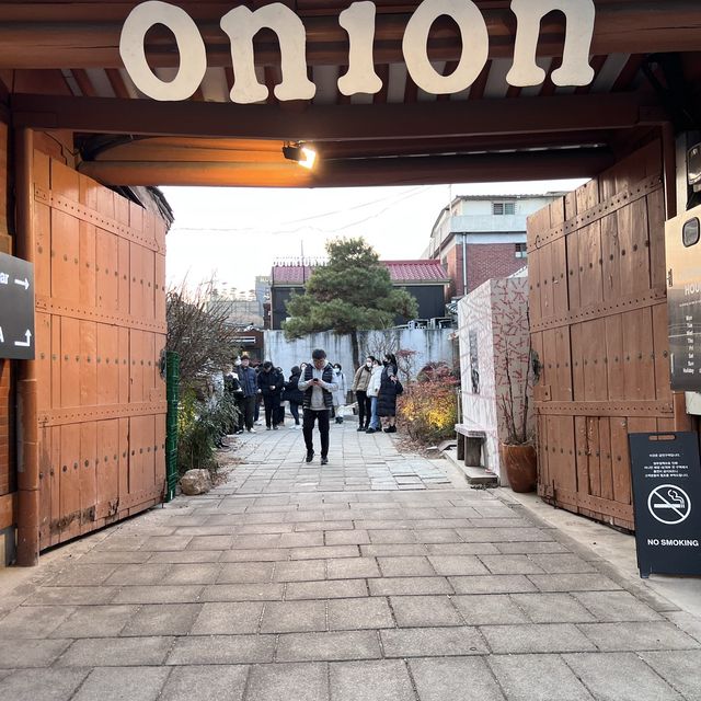 Hanok theme cafe near palace