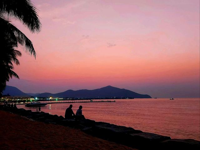 ชมพระอาทิตย์ตก ที่หาดบางเสร่ 