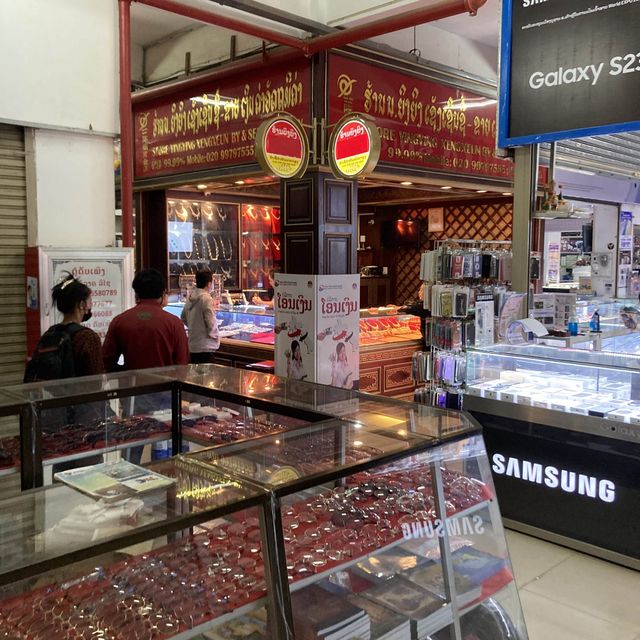 ウドムサイのタラートサオ　ルーサイ市場