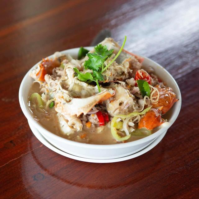 หนีแมวมา ริมทะเลซีฟู๊ดแอนด์รีสอร์ท จ.ตราด 🦀