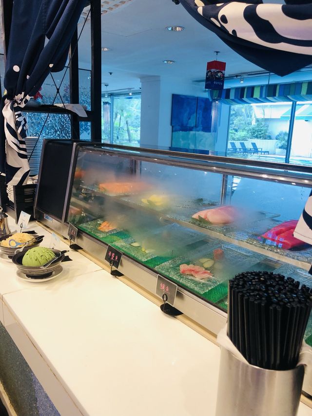 不同種類小食，價錢便宜