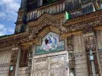 128년 된 목조 성당인 Holy Trinity Cathedral. 