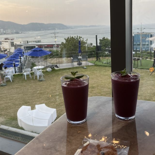강동 몽돌해변이 보이는 오션뷰카페, 아주로마레