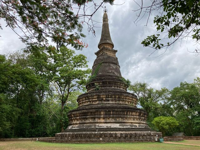 สวนพุทธรรมล้อมด้วยธรรมชาติ ‘วัดอุโมงค์’