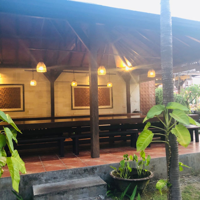 為了美麗的夕陽，所有等待都值得。在Pantai Restaurant ，別急著吃飯！