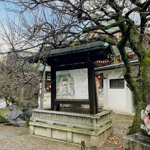 【京都府】美しい花手水が楽しめる学問の神様を祀る北野天満宮！