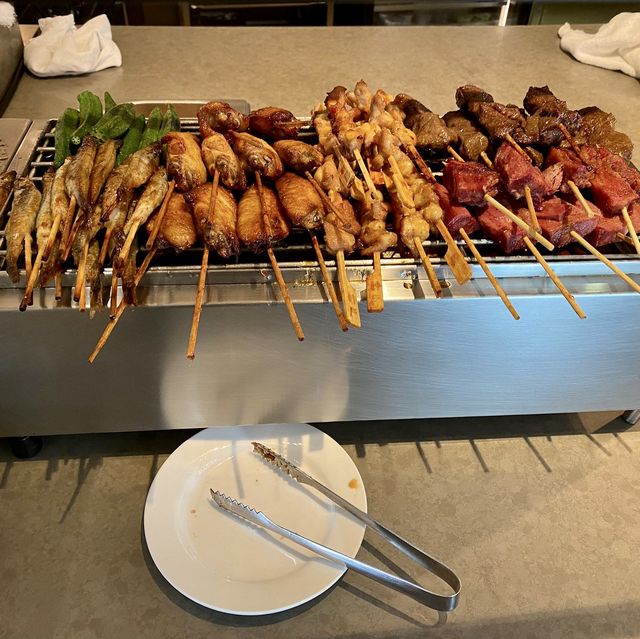 食物質素好，甜品雪糕豐富嘅自助午餐！