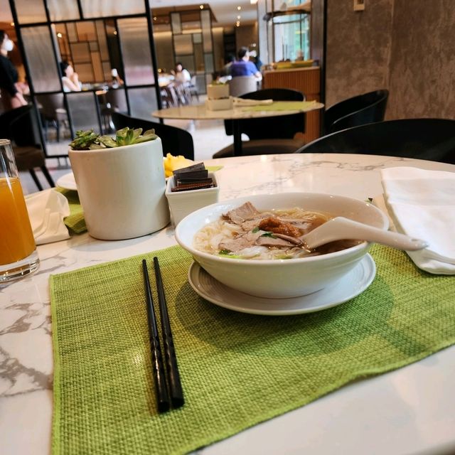 탁 트인 뷰를 보면서 청량하고 깔끔한 호캉스를. 