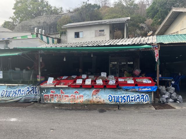 ตลาดชุมชนทางขึ้นวัดเขาตะเกียบ
