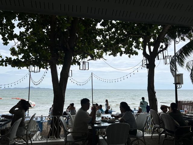 Surf & Turf Pattaya ร้านอาหารริมทะเล 