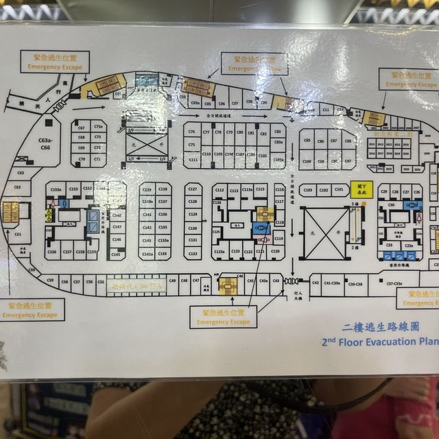葵涌廣場-很地道,位于葵芳地鐵站隔離的地道又貼地商場