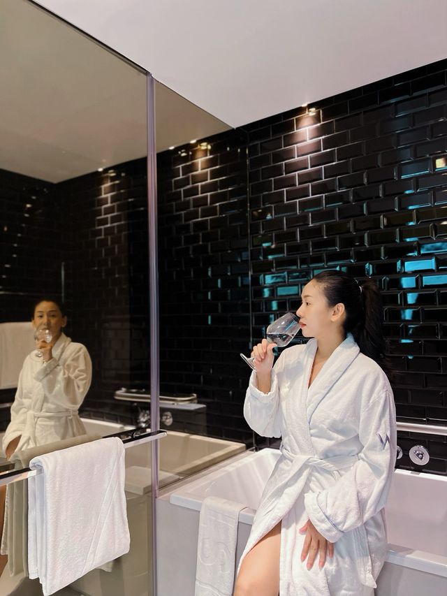 ลองเปลี่ยนวันหยุดที่น่าเบื่อมานอนที่ W Bangkok