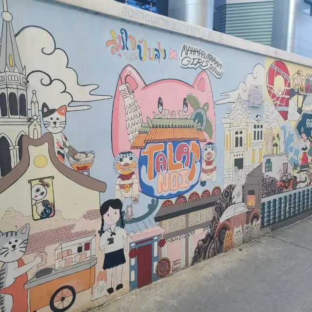 Art heaven in a small alley