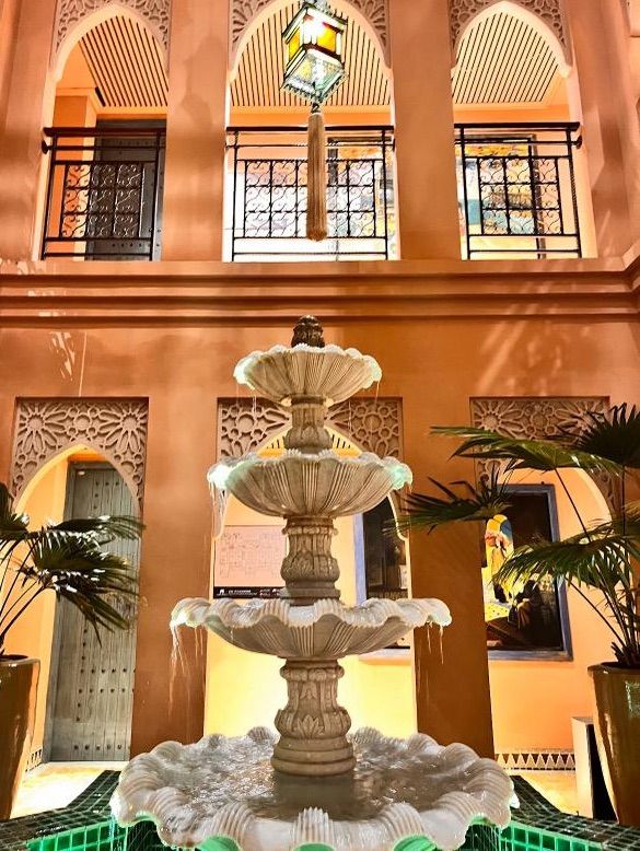 墾丁亞曼達會館：中東摩洛哥風格的建築和裝潢聞名，適合情侶和家庭