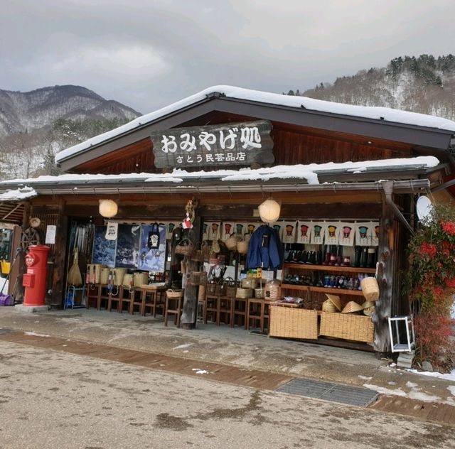 漫步日本夢幻山中村落【白川鄉合掌村】