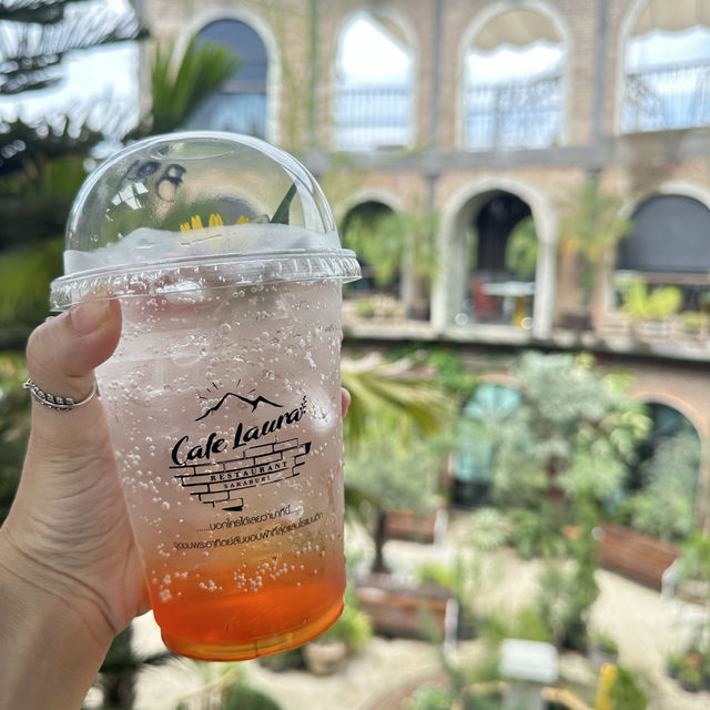 Cafe Laura Bar and Restaurant-หินกอง