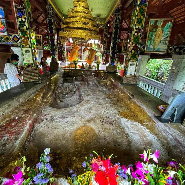 พระพุทธบาทสี่รอย