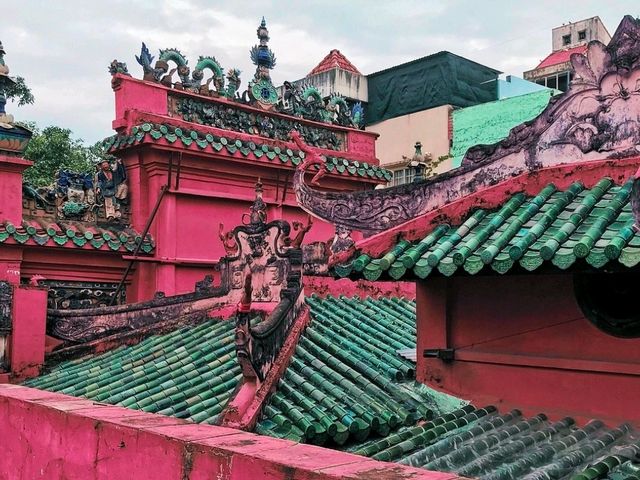 Visit Jade Emperor Pagoda