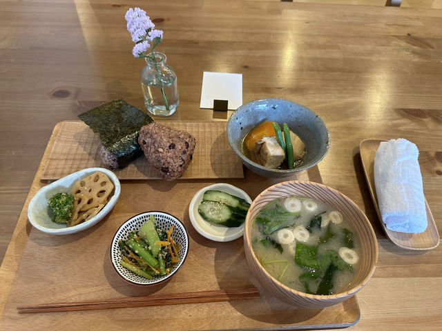 福岡・久山。薪で炊いた福岡県産無農薬玄米が食べられる玄米おにぎり『ひとやすみ』
