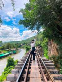 ชุ่มช้ำกันที่สะพานรถไฟสายมรณะ
