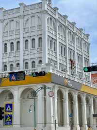 ตึกชิโนโปรตุกีสสีพาสเทลสวยมากในเมืองภูเก็ต