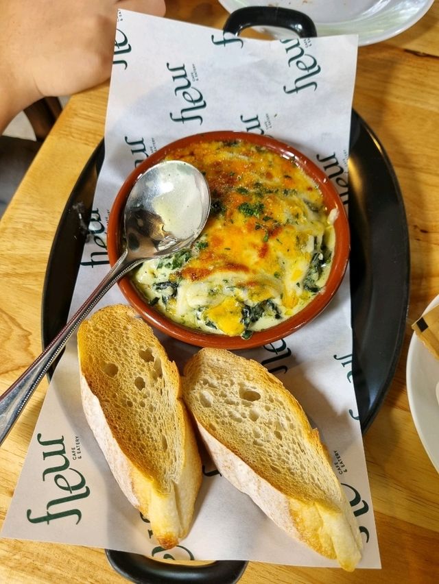 Fleur Cafe & Eatery 🌹🌻