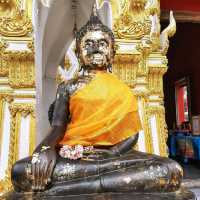 สักการะหลวงพ่อเกศจำปาศรี ที่วัดนิมมานรดี