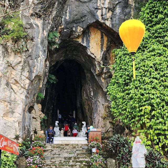 The Marble Mountains : ภูเขาหินอ่อน