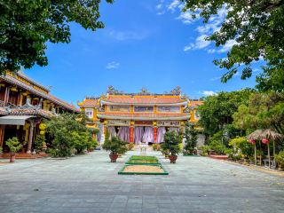 會安入口的大寺廟..