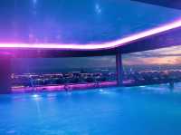 Sky pool ยามค่ำคืน 