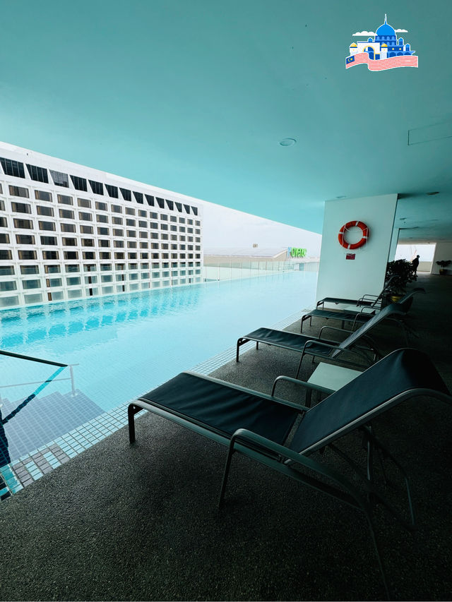 🇲🇾 Awesome swim at St Giles Wembley Penang Pool