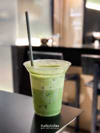 🍵 จิบชาในร้านที่แสนสงบ ใจกลางย่านสุขุมวิท