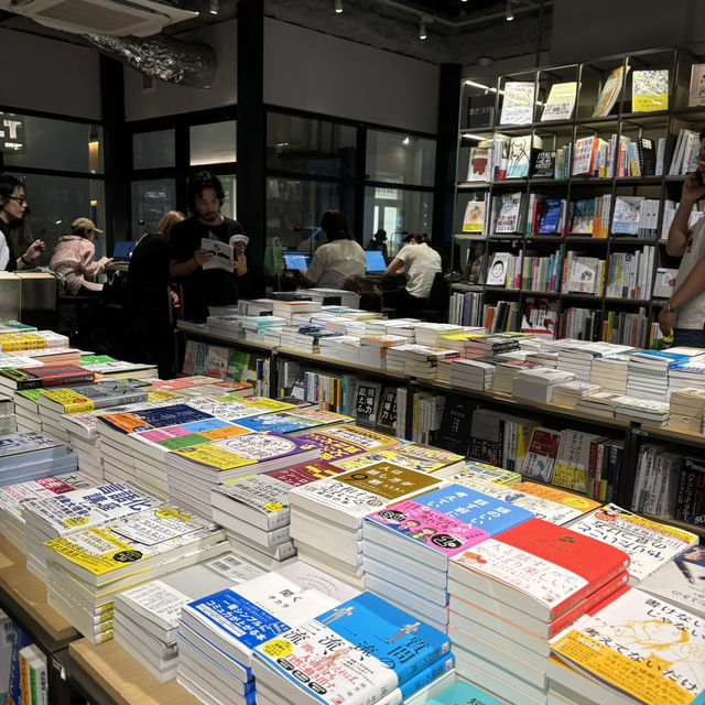 【中目黒】本屋さんが併設!作業にもオススメのカフェ💻 【中目黒】本屋さんが併設!作業にもオススメのカフェ💻
