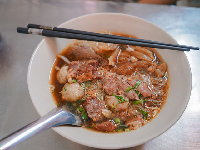 ก๋วยเตี๋ยวบ้านแม่ หมูตุ๋นเนื้อตุ๋น ปราจีนบุรี