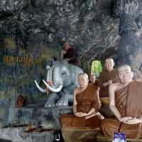 วัดถ้ำเขาเต่า หัวหิน