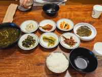 A scumptious traditional Korean meal in Gwanghwamun, Seodanggol