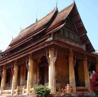 ชมหอพระแก้วและวัดสีสะเกด ตำนานแห่งเวียงจันทน์