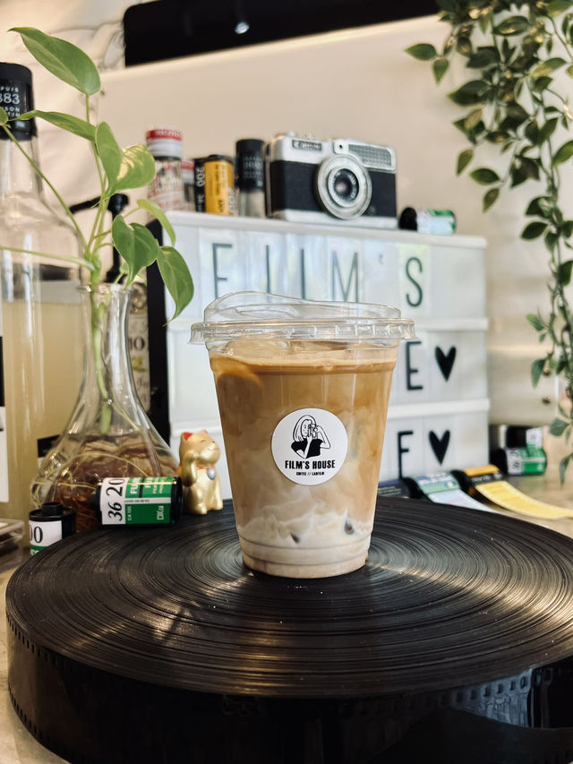 Film's house คาเฟ่ล้างฟิล์มสุดคูลกลางบางแสน 🏠📸