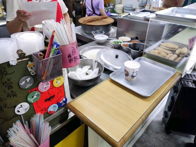 พามาทาอาหารเช้าแบบคนไต้หวัน ร้านLocal